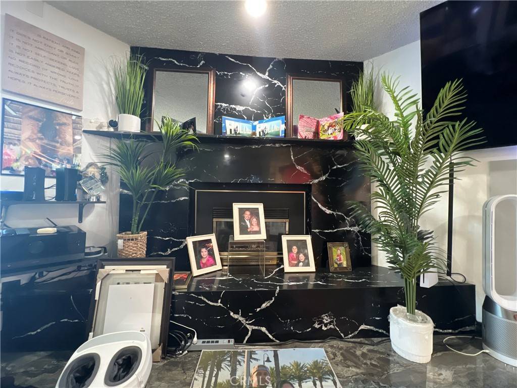 15245 Apache RD Apple Valley, CA 92307