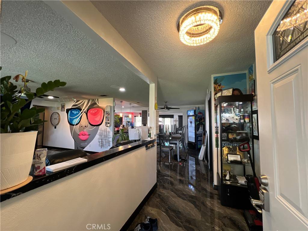 15245 Apache RD Apple Valley, CA 92307