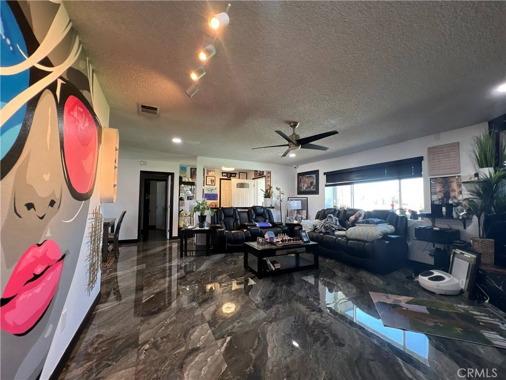 15245 Apache RD Apple Valley, CA 92307