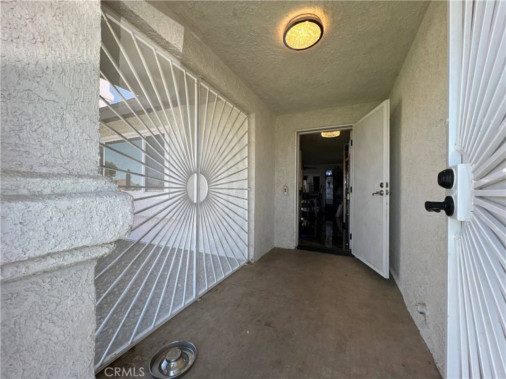 15245 Apache RD Apple Valley, CA 92307