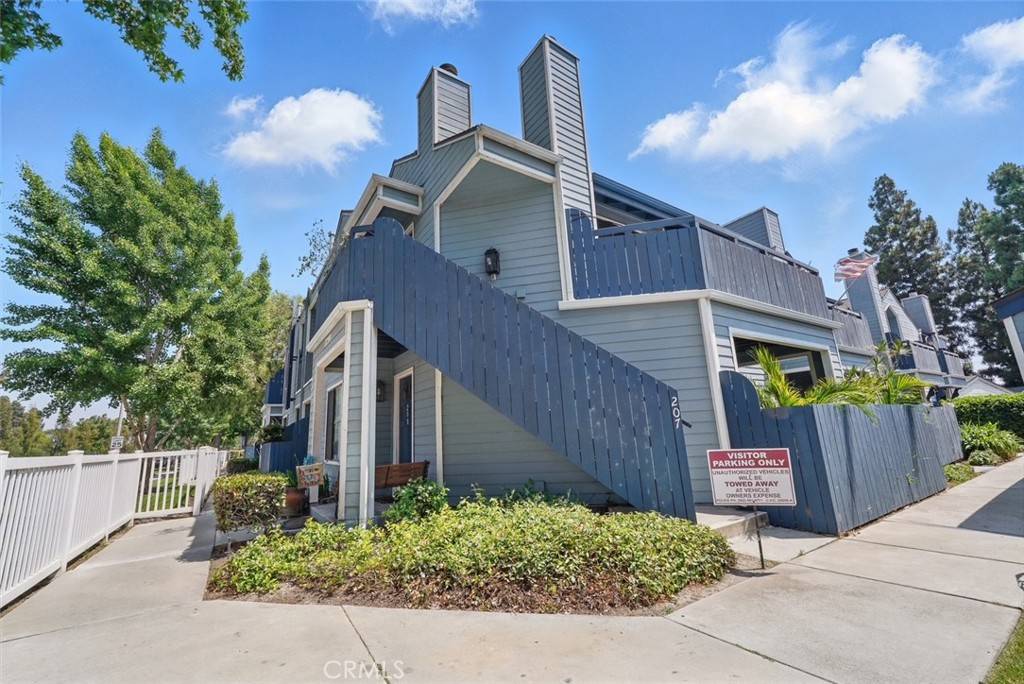Downey, CA 90242,7300 Quill Dr #207