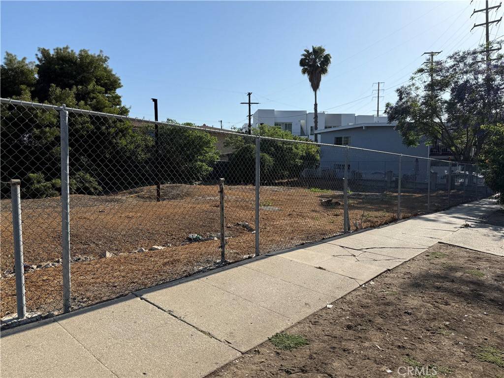 Los Angeles, CA 90065,3450 Fletcher DR