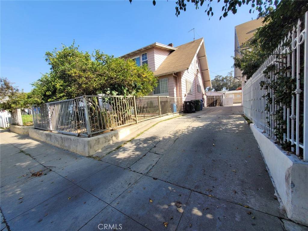 Los Angeles, CA 90007,2920 Van Buren PL