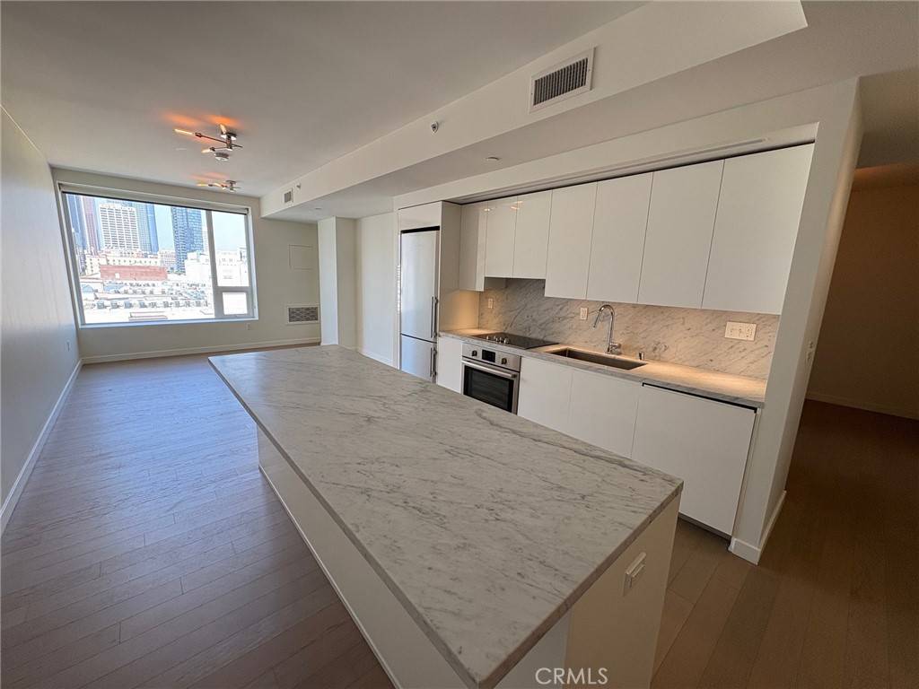 Los Angeles, CA 90015,1050 S Grand AVE #1108