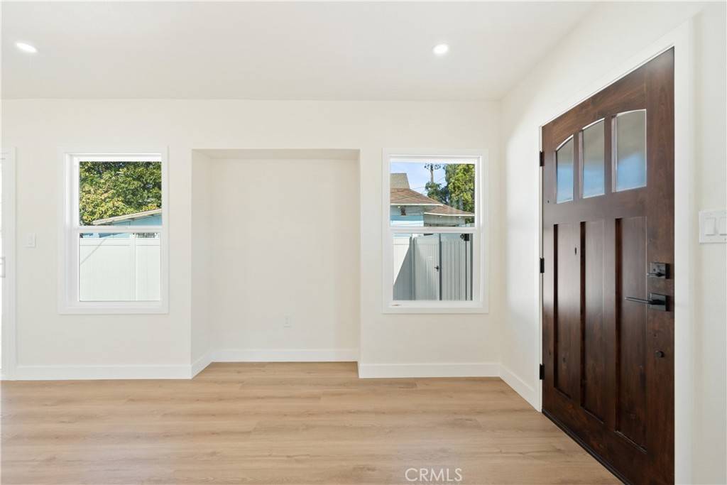 1027 E 10th St Long Beach, CA 90813