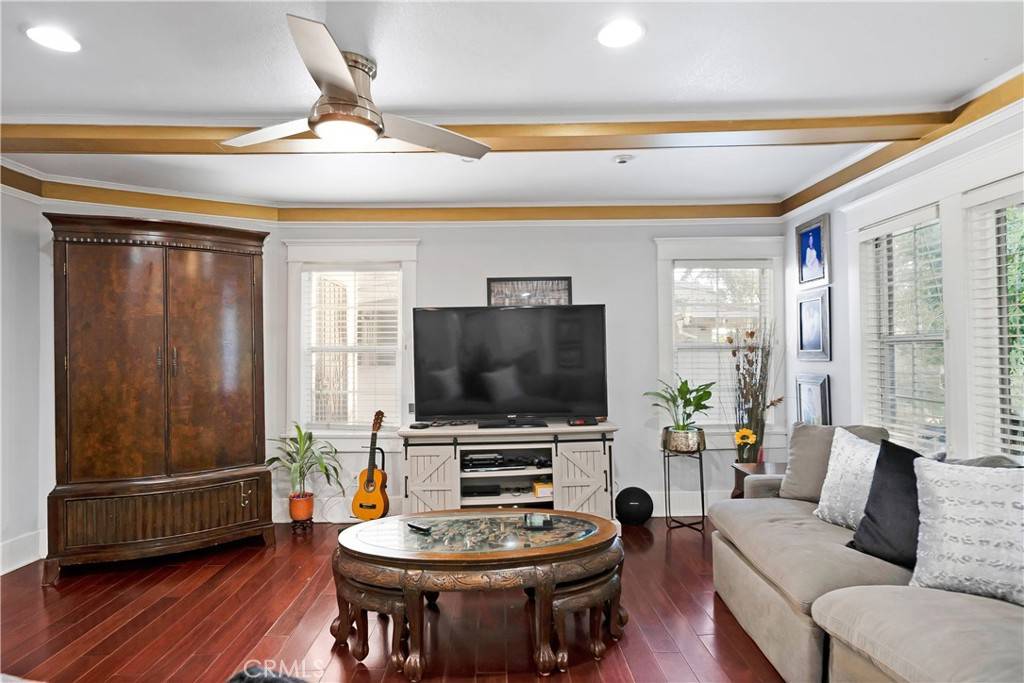 Los Angeles, CA 90016,1914 S West View ST