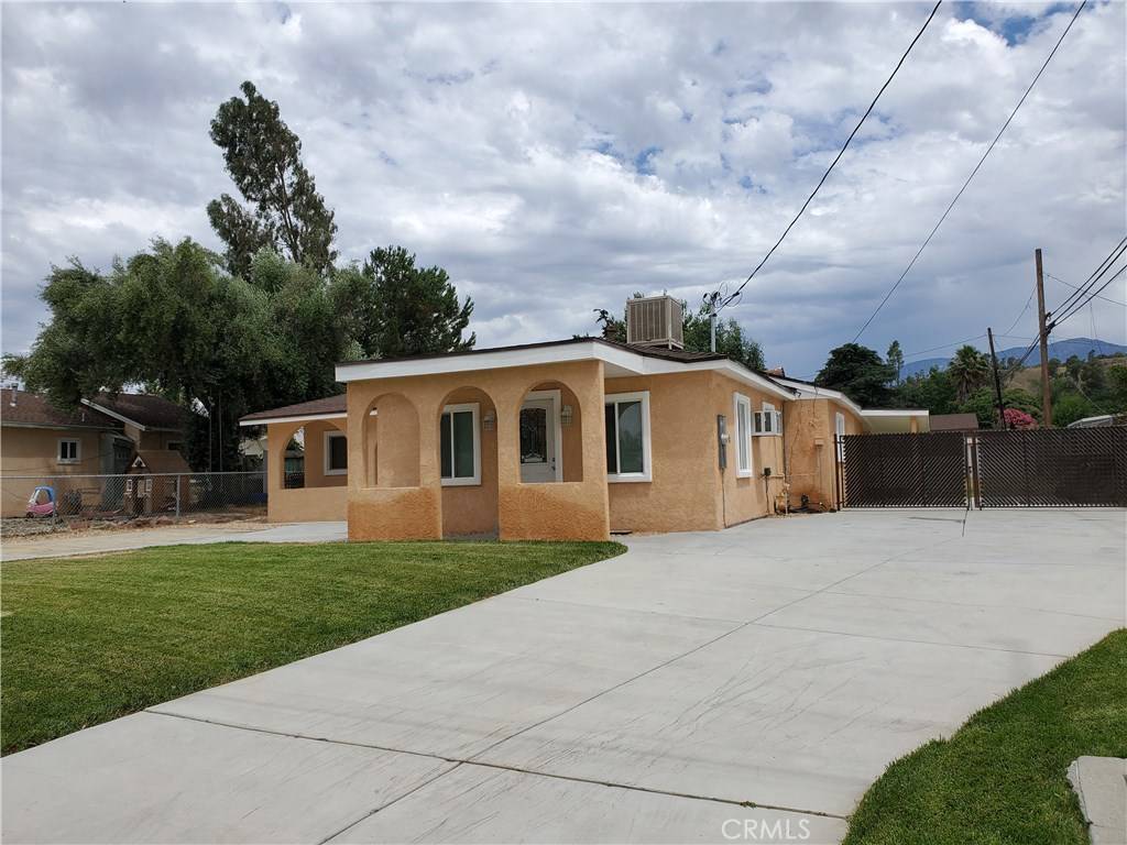 Banning, CA 92220,2517 W Williams ST