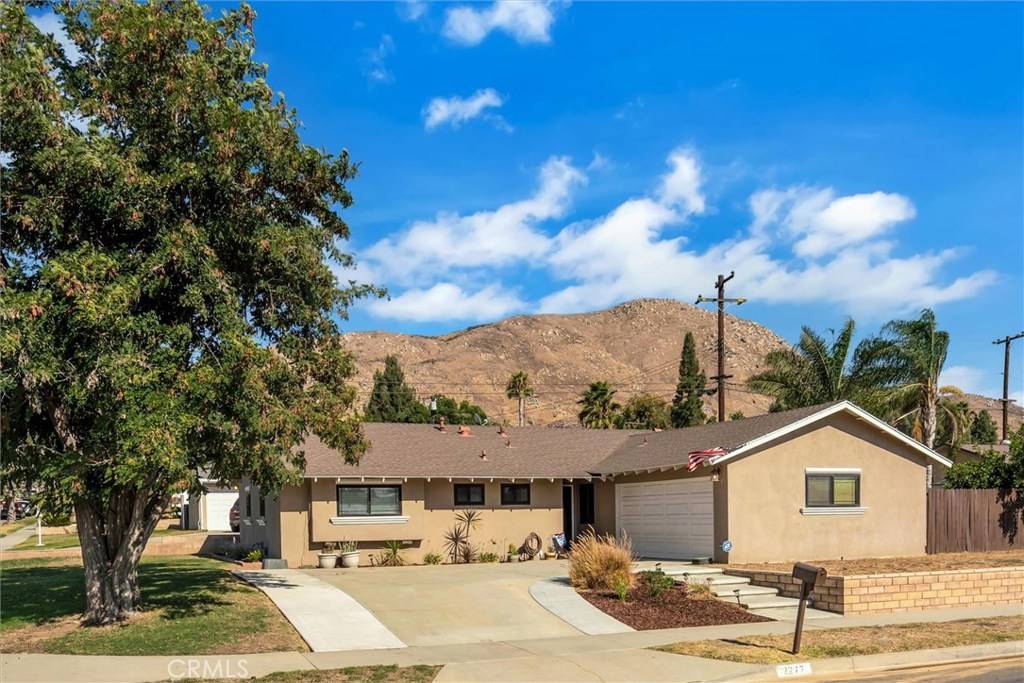 Grand Terrace, CA 92313,12277 Warbler AVE