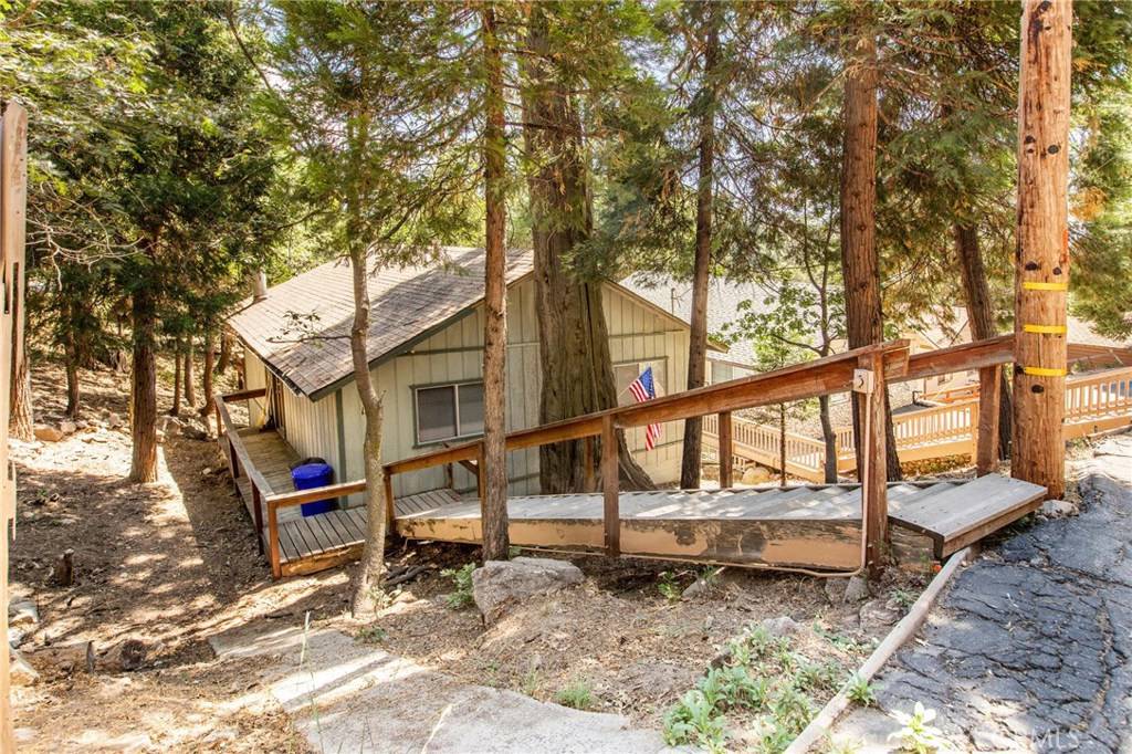 Rimforest, CA 92378,1227 Lovers LN