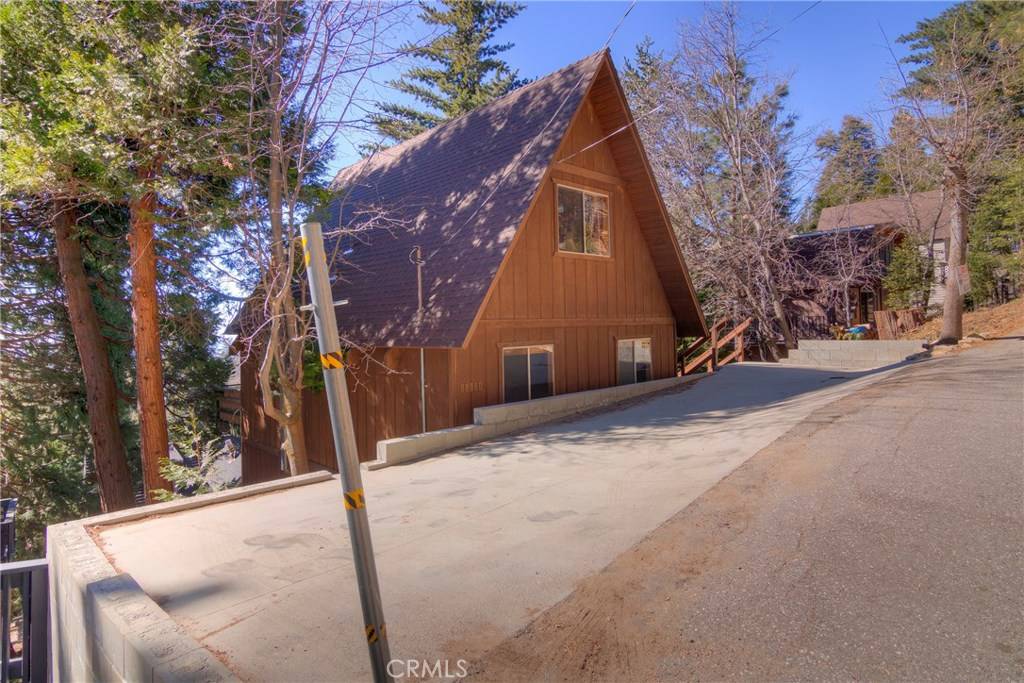 Rimforest, CA 92378,26631 Valley View DR