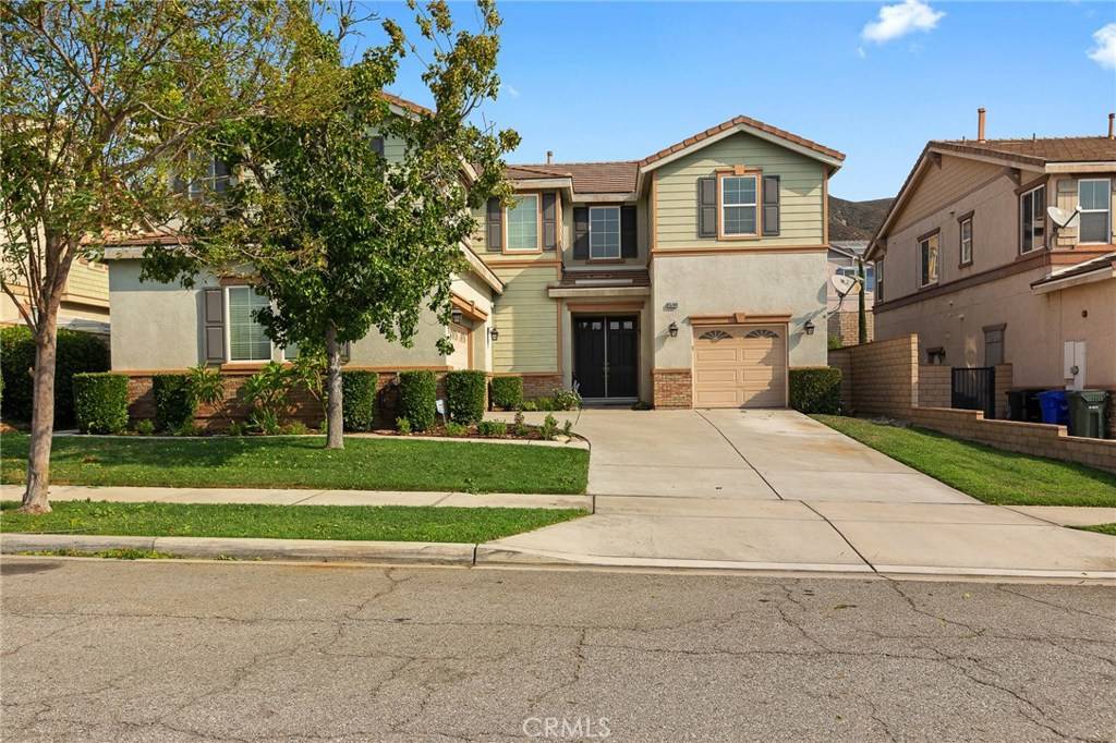 Fontana, CA 92336,15184 Honey Pine LN