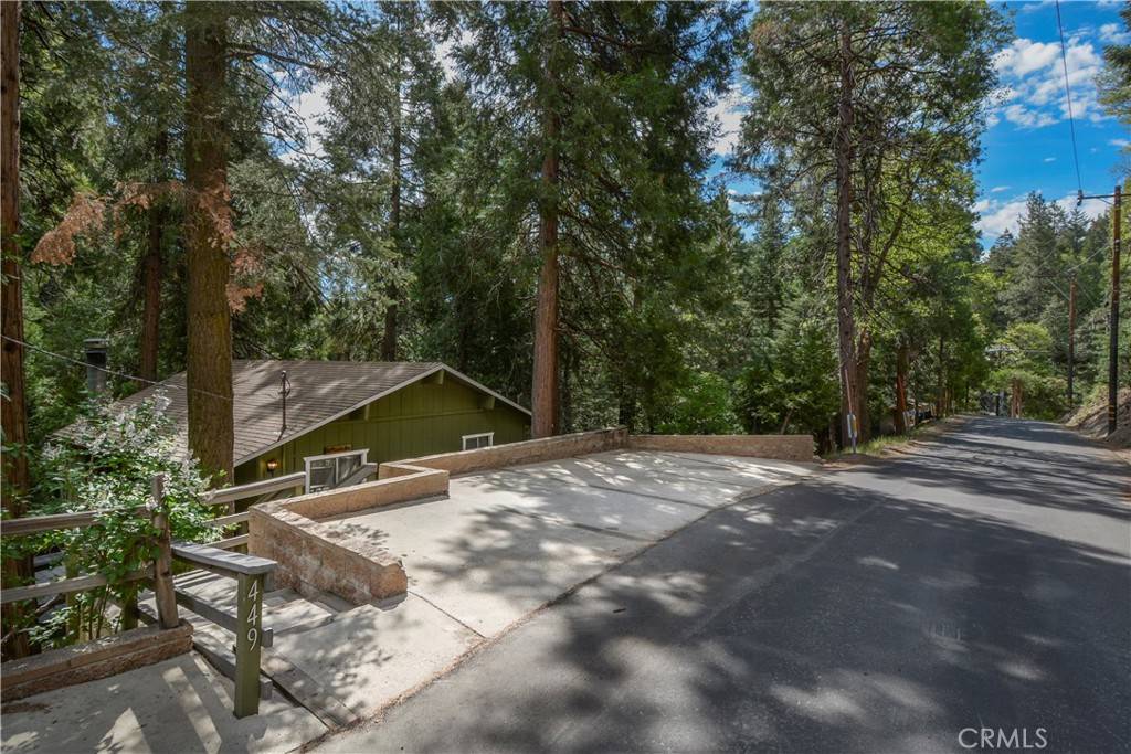 Twin Peaks, CA 92391,449 Cedarbrook DR