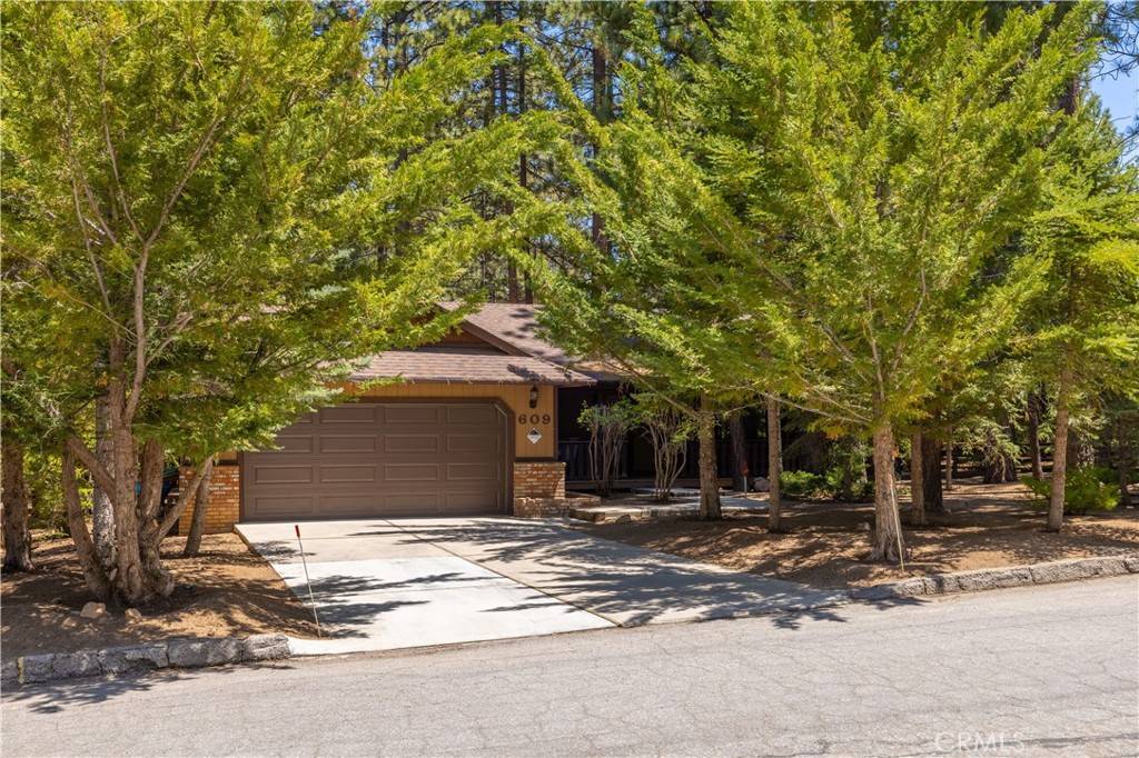 Big Bear, CA 92315,609 Breckenridge RD