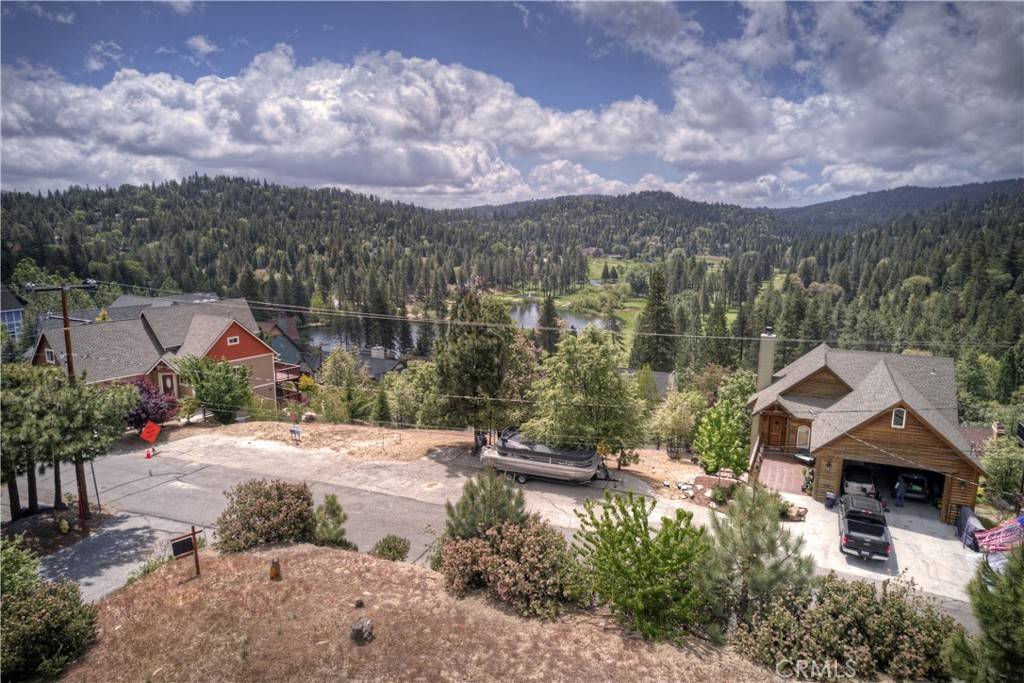 Lake Arrowhead, CA 92352,810 Marin LN