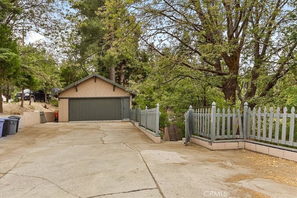 Twin Peaks, CA 92391,616 Cedar LN