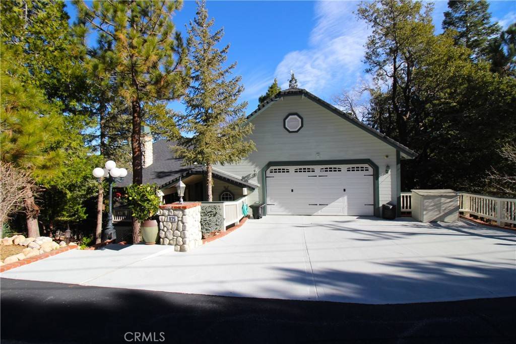 Lake Arrowhead, CA 92352,825 Marin LN