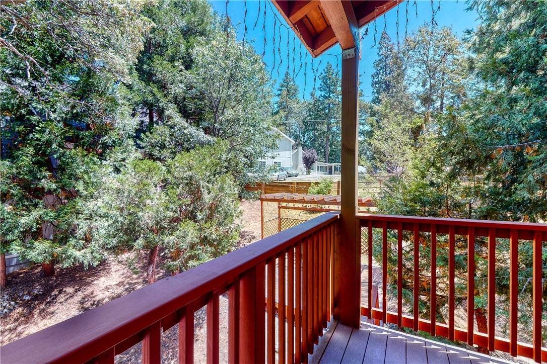 319 Triangle Nook RD Cedarpines Park, CA 92322