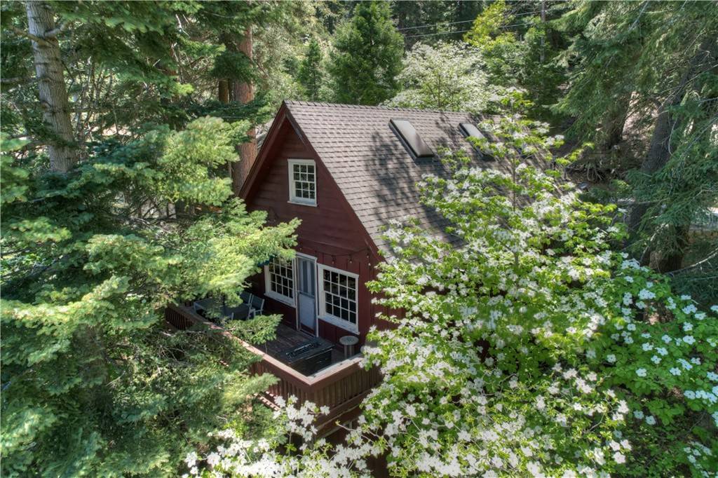 Lake Arrowhead, CA 92352,28410 Larchmont LN