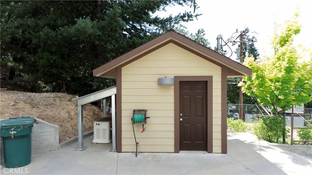 919 Venus WAY Crestline, CA 92325
