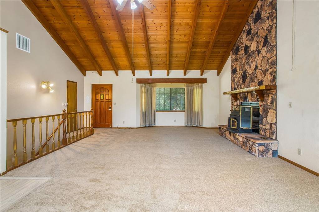 963 Jungfrau DR Crestline, CA 92325