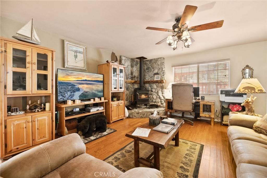 230 Vista LN Sugarloaf, CA 92386