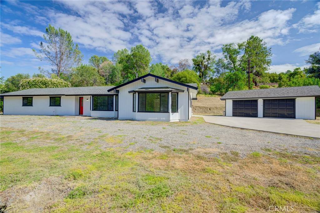 North Fork, CA 93643,54210 White Oak PL