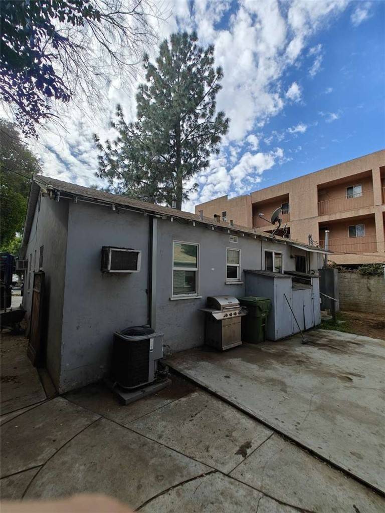 Van Nuys, CA 91405,14541 Hart ST
