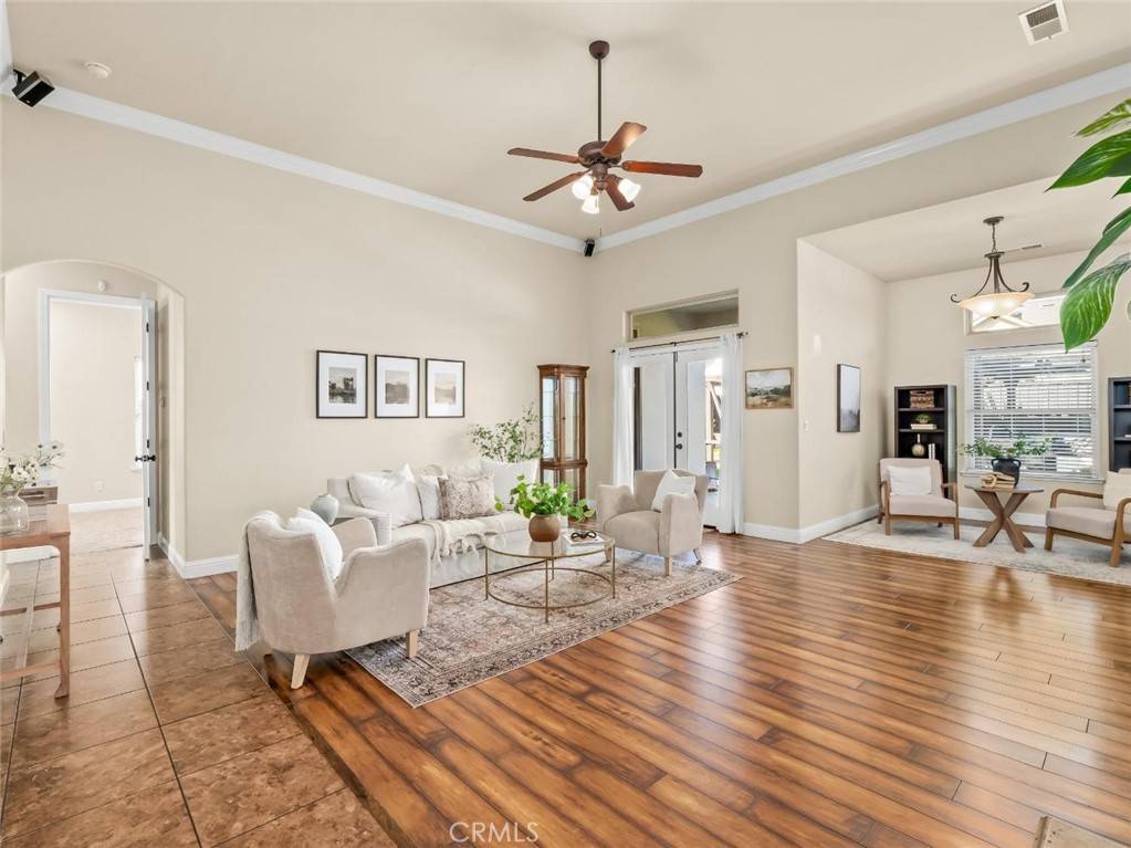 Clovis, CA 93619,541 W Warwick AVE