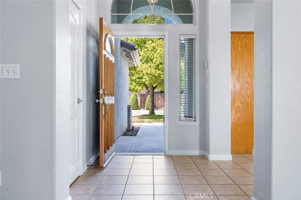 Fresno, CA 93720,9884 N Rowell AVE