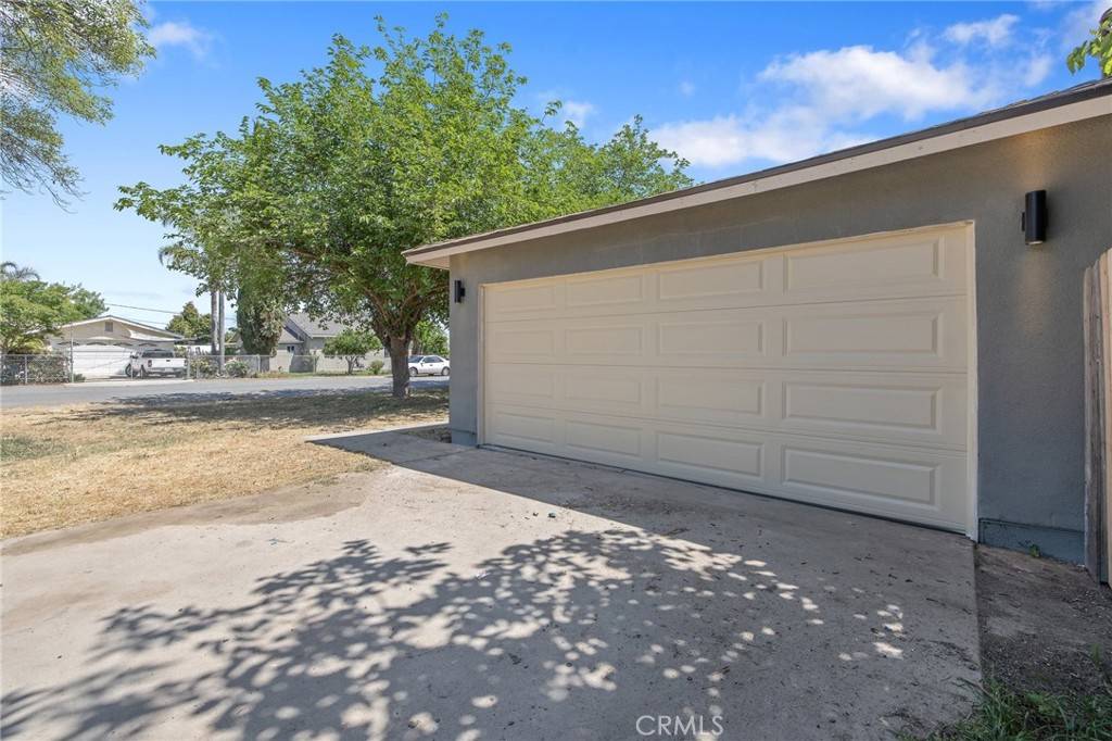 CA 93272,465 W Woods AVE