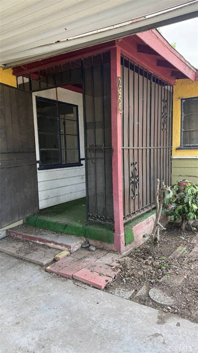 Fresno, CA 93725,2452 S Holloway AVE