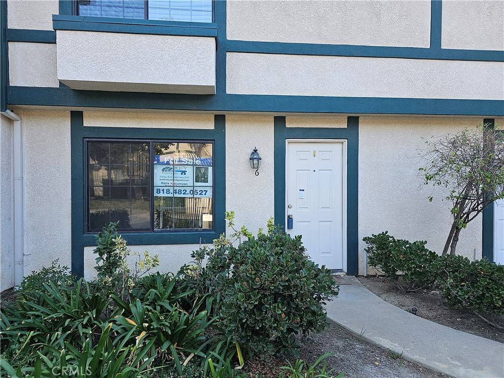 Rancho Cascades, CA 91342,15230 Roxford ST #16