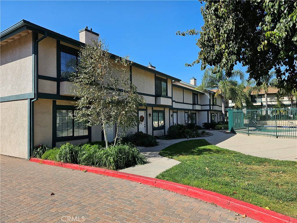 Rancho Cascades, CA 91342,15230 Roxford ST #16