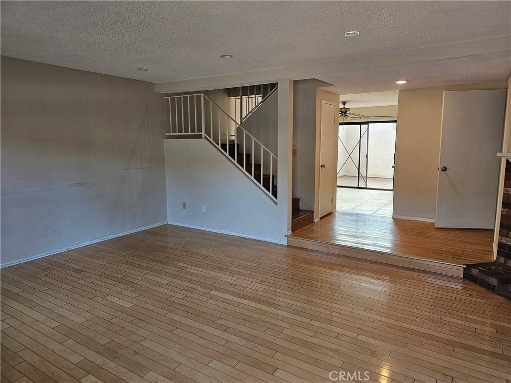 Rancho Cascades, CA 91342,15230 Roxford ST #16