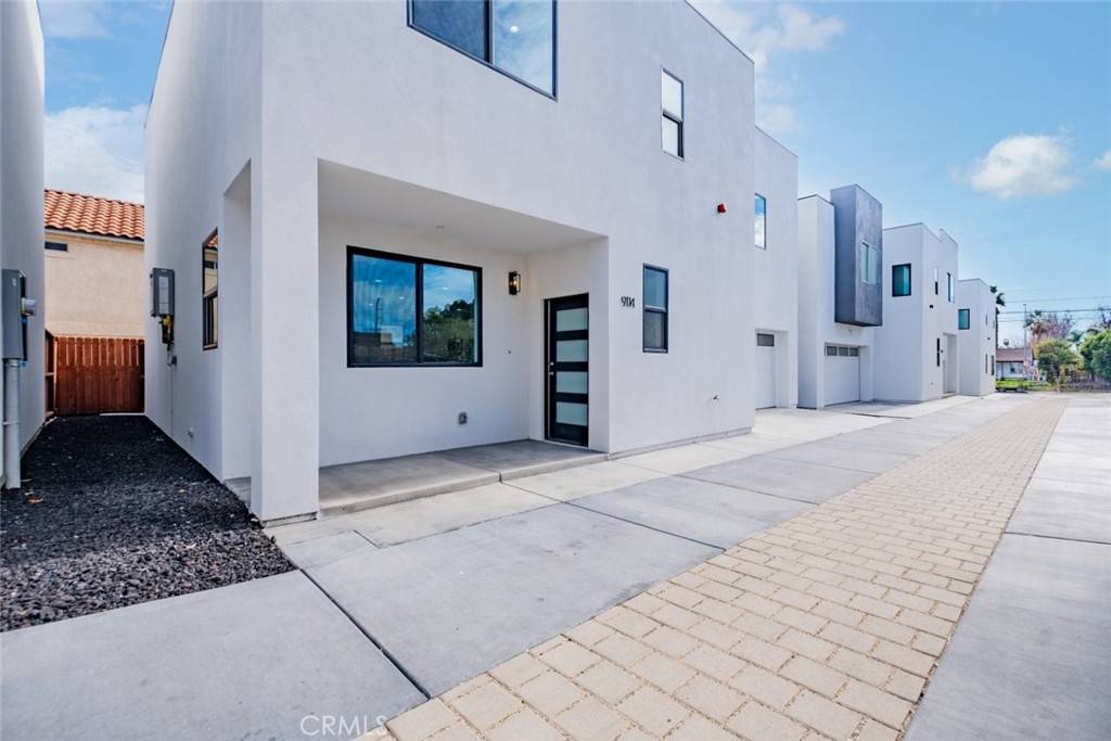 Panorama City, CA 91402,9114 N Nilo LN