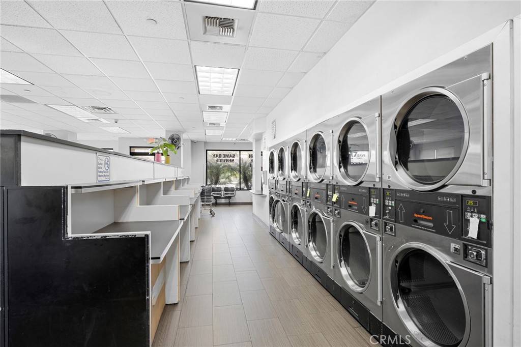 Tujunga, CA 91042,6914 Foothill BLVD