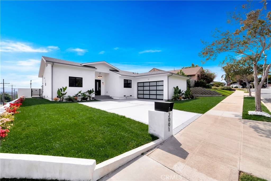 Burbank, CA 91504,2001 Amber LN