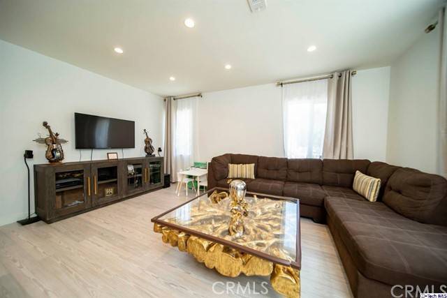 Panorama City, CA 91402,8135 Noble AVE