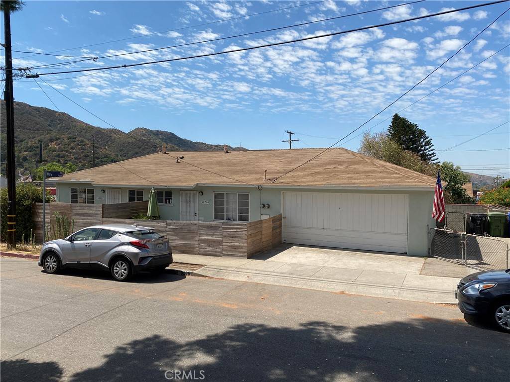 Tujunga, CA 91042,10207 Helendale AVE