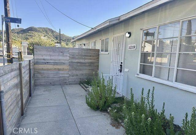 Tujunga, CA 91042,10207 Helendale AVE