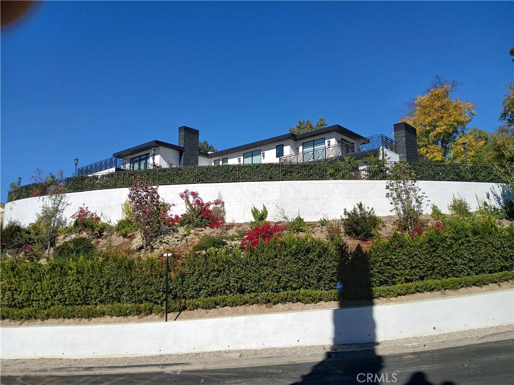 Encino, CA 91436,15819 High Knoll RD