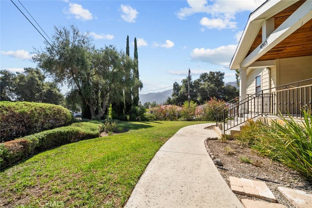 La Crescenta, CA 91214,4363 Lauderdale AVE