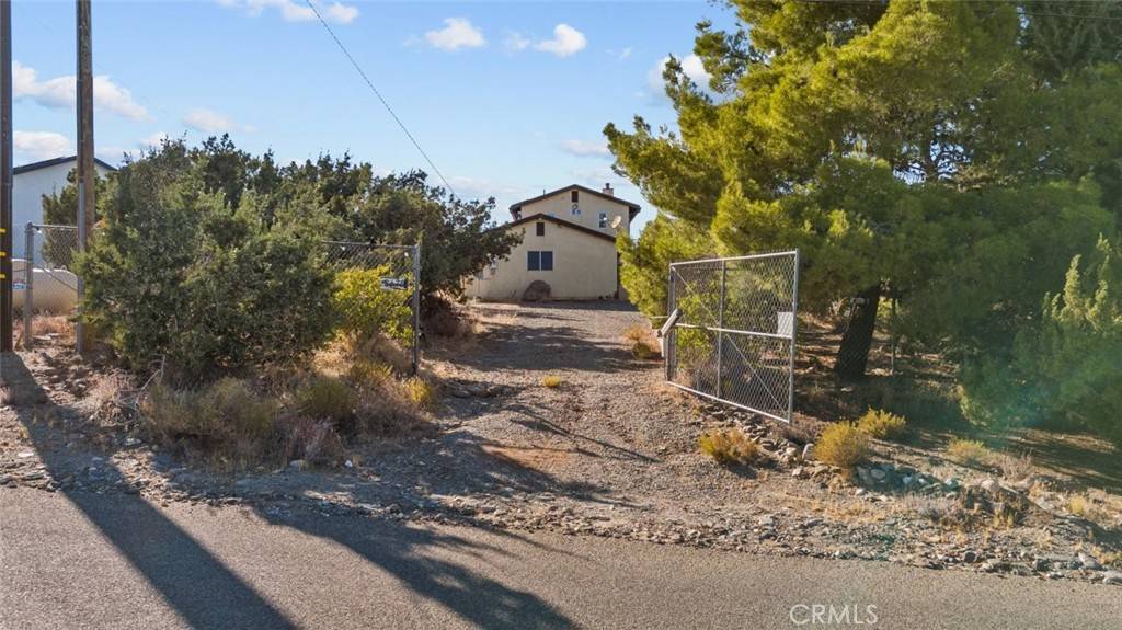 Pinon Hills, CA 92372,8676 Sky Line DR