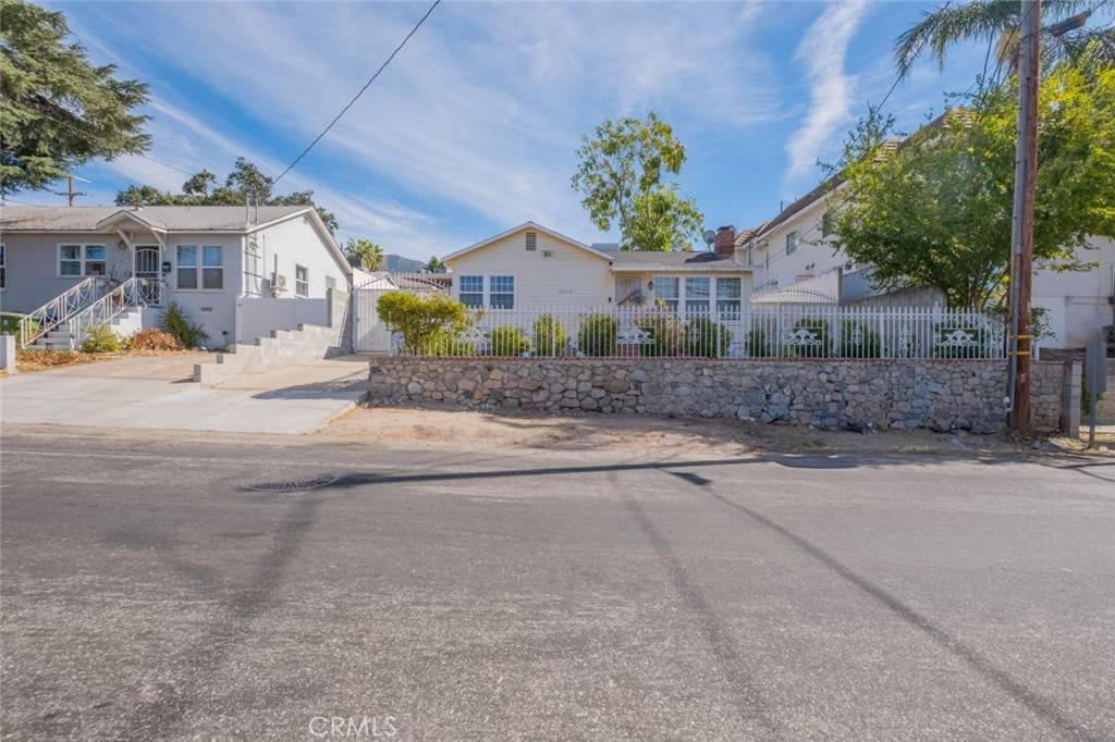 Tujunga, CA 91042,10248 Samoa AVE