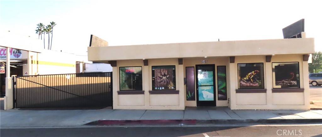 Riverside, CA 92506,3912 Merrill AVE