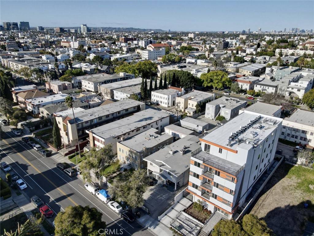 Los Angeles, CA 90004,543 N Heliotrope DR