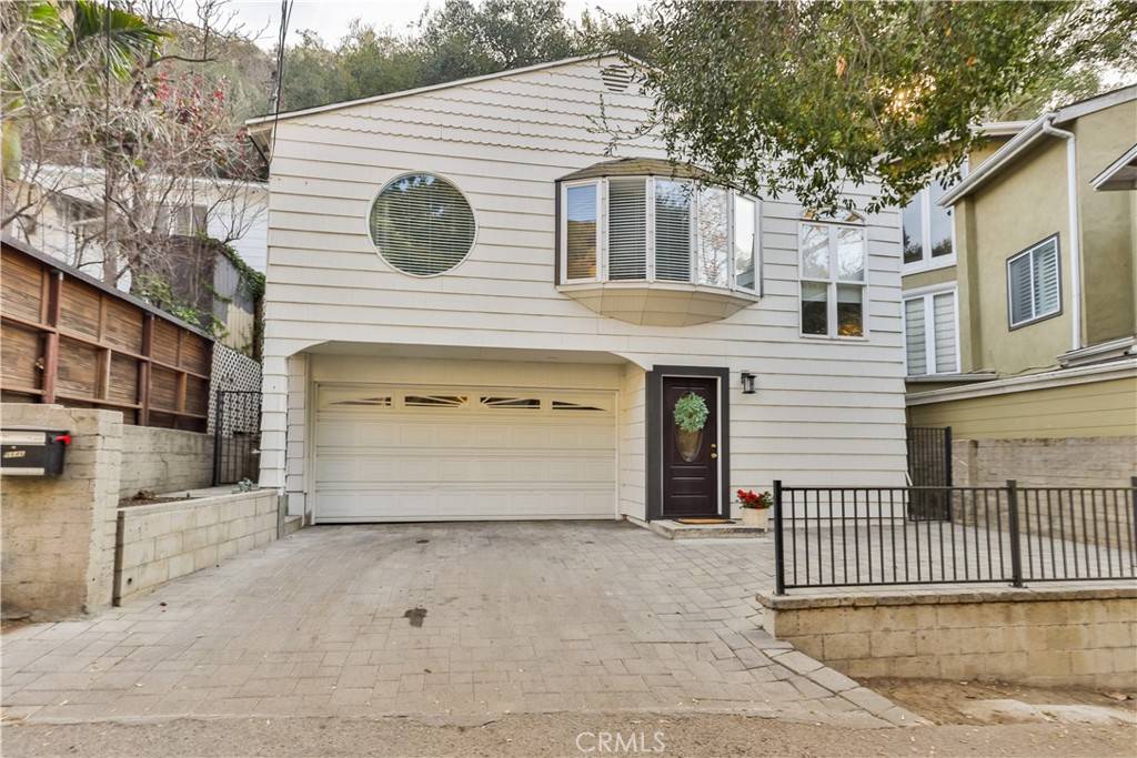 Beverly Hills, CA 90210,9846 Yoakum DR