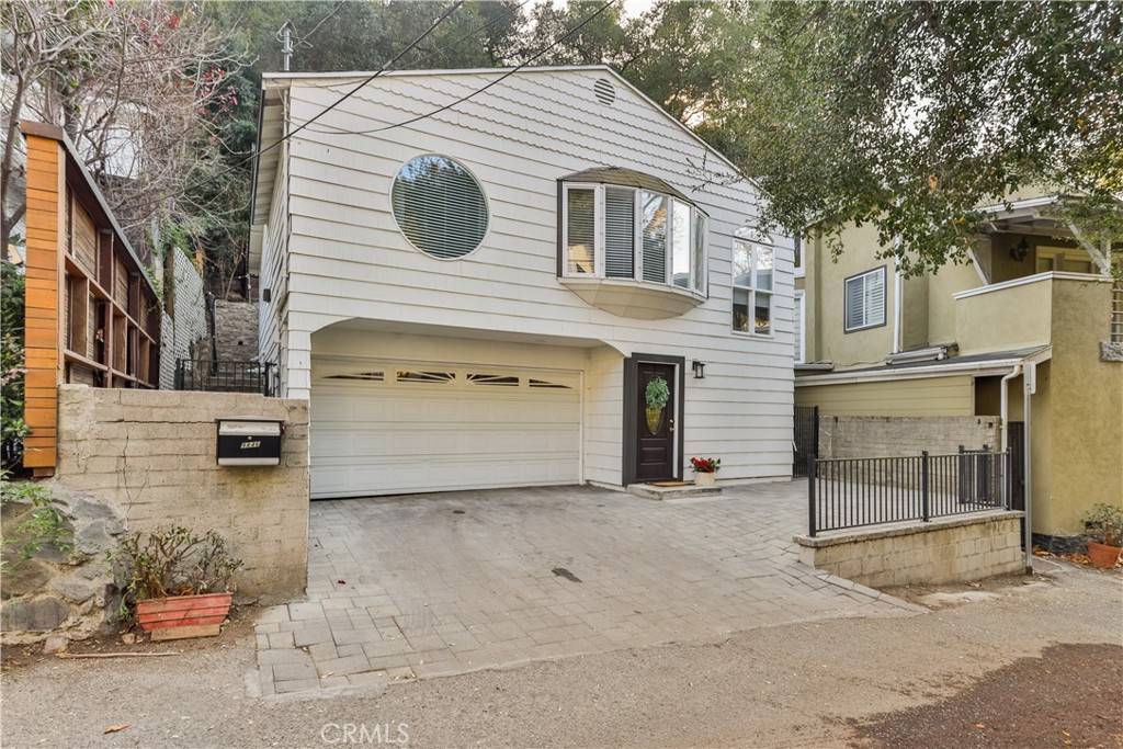 Beverly Hills, CA 90210,9846 Yoakum DR