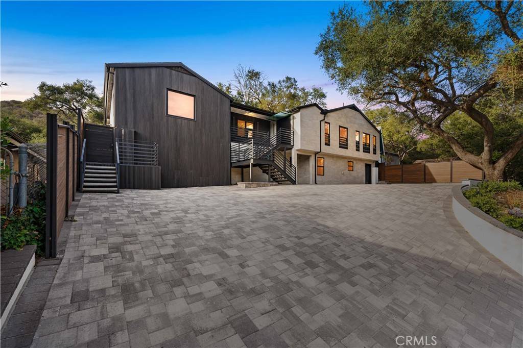 Glendale, CA 91206,2911 E Chevy Chase DR
