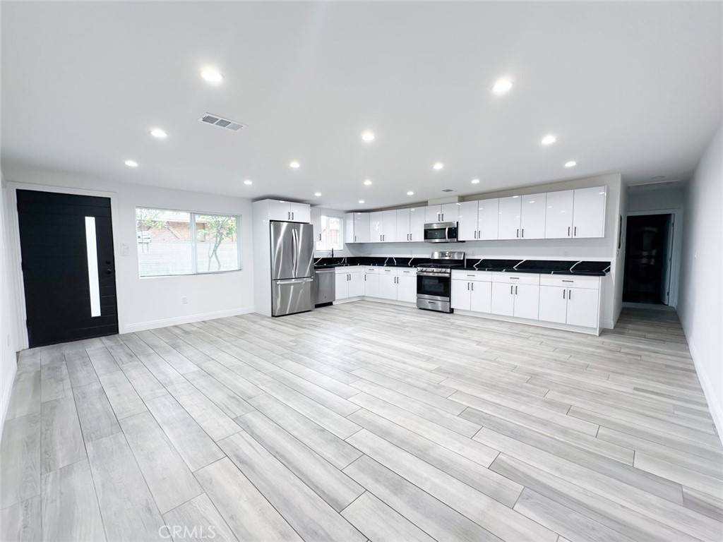 North Hollywood, CA 91605,8226 Webb AVE #3